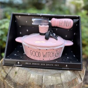 💕 Rae Dunn x The Wizard of Oz Pink Wicked ‘Good Witch’ & ‘Glinda’ Brie Baker NWT